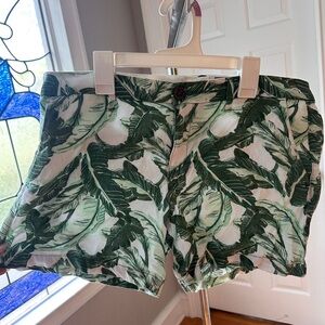 Old Navy Green and White Summer Shorts - barely worn